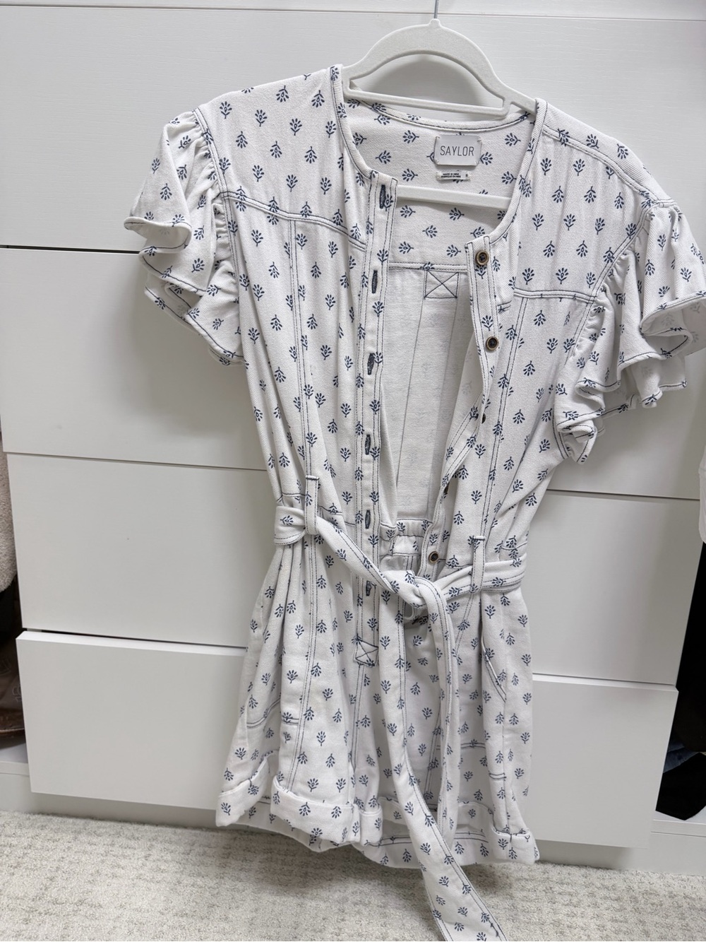 SAYLOR White Top with Navy Floral Motif